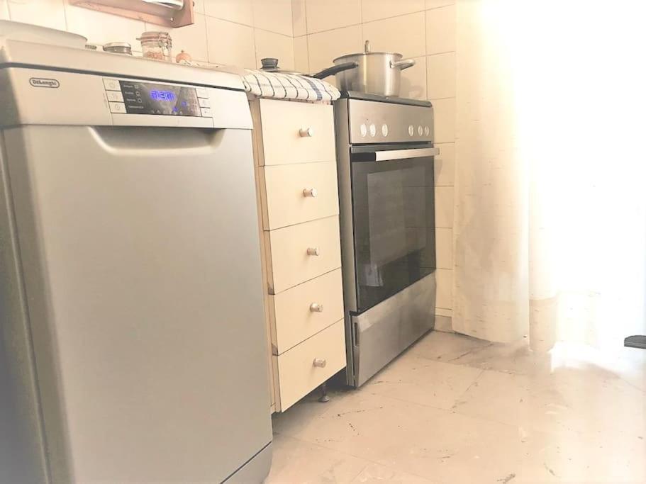 Theano'S Cozy & Quiet Lux Central Flat - Wifi & Full Amenities Patras Exterior photo